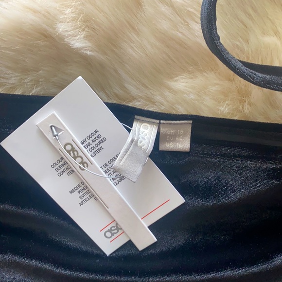 ASOS Halter, Velvet Crop Top in Black Sz: UK 18 US:14 - Picture 3 of 6